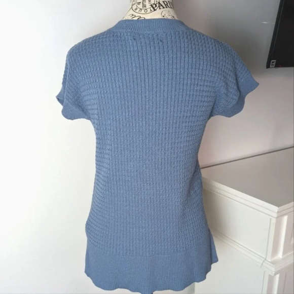 MARLED | Women's Chins Blue Short Sleeved V-Neck Knitted Sweater - Picture 4 of 4